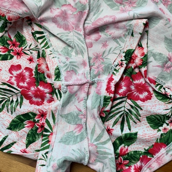 Lucy & Laurel NWOT Soft Summer PJ Set, Adjustable Straps, Stretch, Floral - Picture 10 of 15